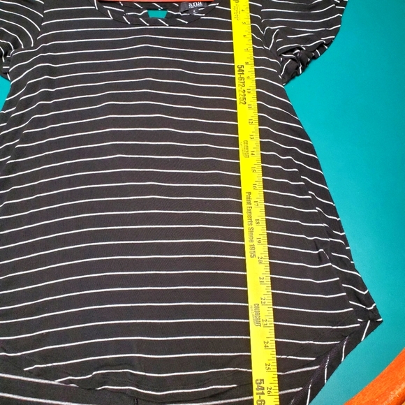 Woman's Casual Top - Picture 3 of 5